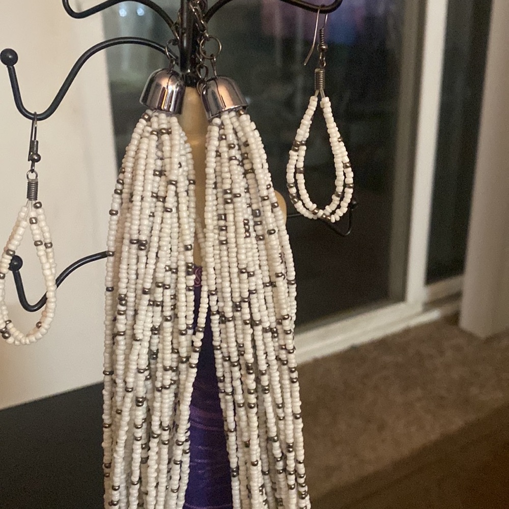 The most beautiful necklace and earrings that match. I wore ito a wedding